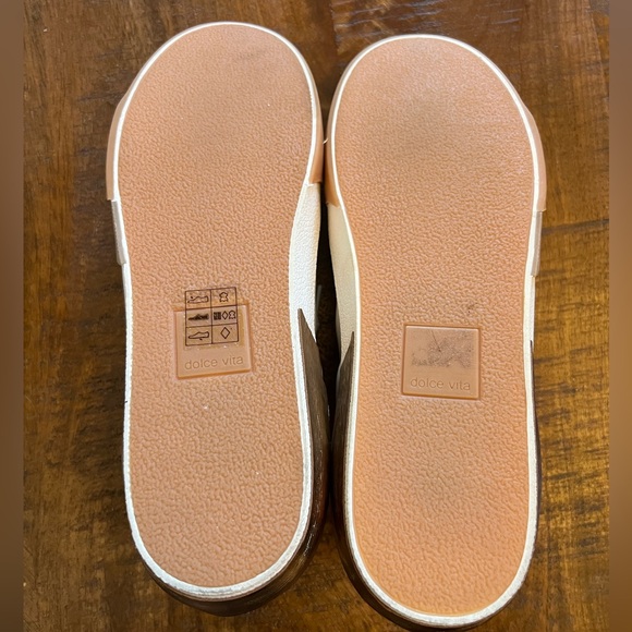 Dolce Vita Zina Court Sneaker - Picture 4 of 4